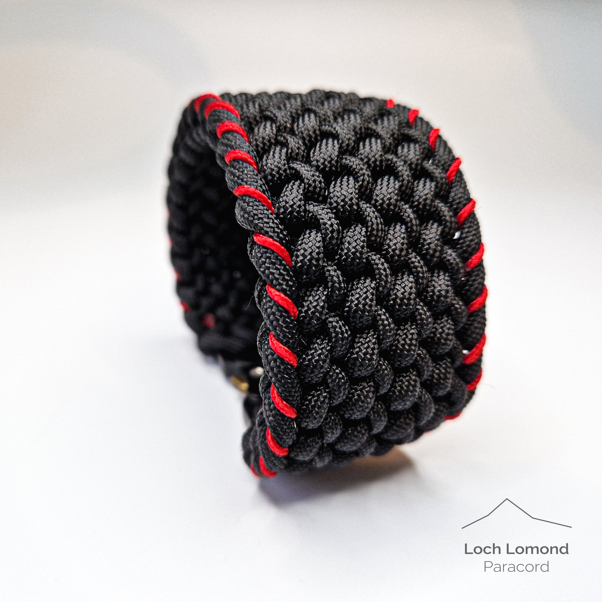 Stitched wide US Paracord 550 conquistador bracelet with Tactical Buck –  Loch Lomond Paracord